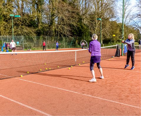 Superficies artificiales para canchas de tenis